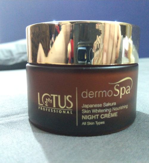 Lotus Professional dermoSpa Japanese Sakura Skin Whitening Nourishing Night Creme 50gm